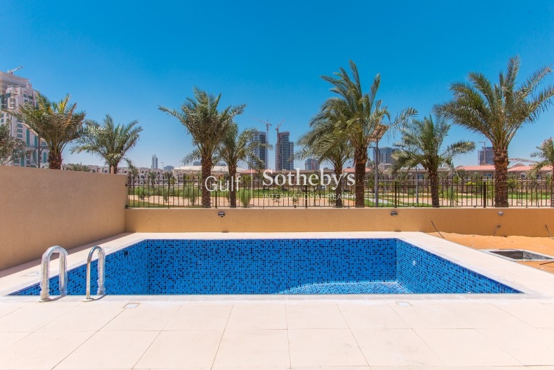 Park Facing 5 Bedroom Luxury Villa In Jvc