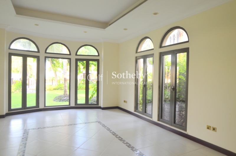 Must See Location-4br Townhouse-Detached