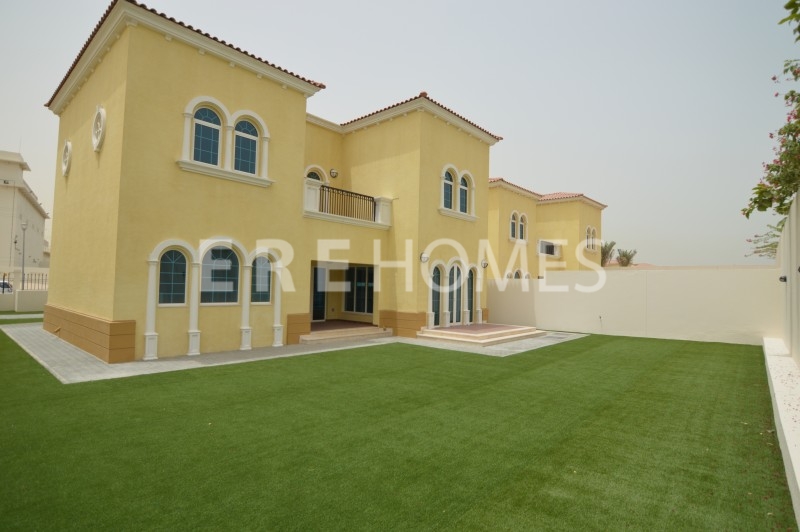 Vacant On Transfer Artificial Landscaping Immaculate Interior Er S 7306