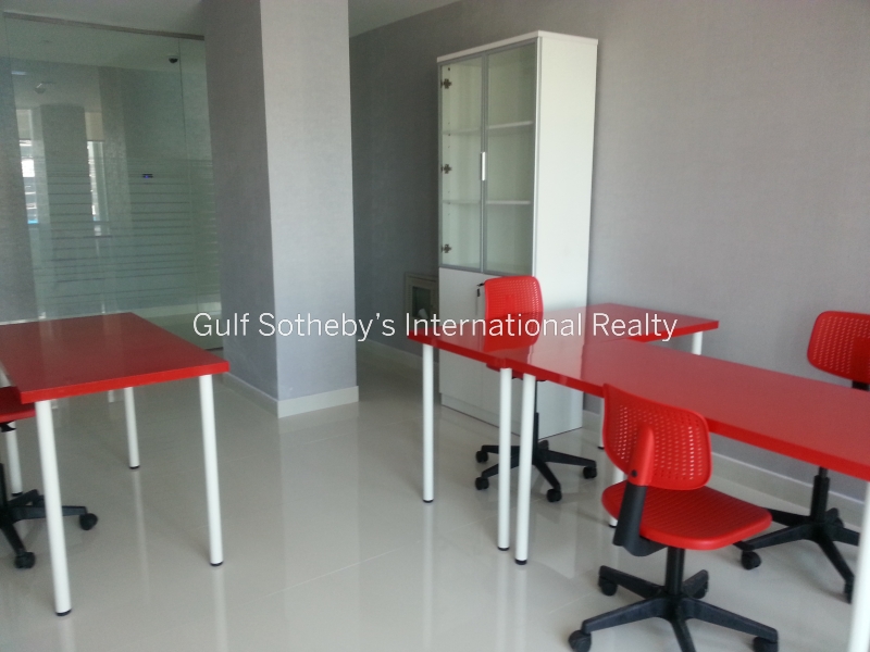 Fitted Office With Conference Room And Pantry 