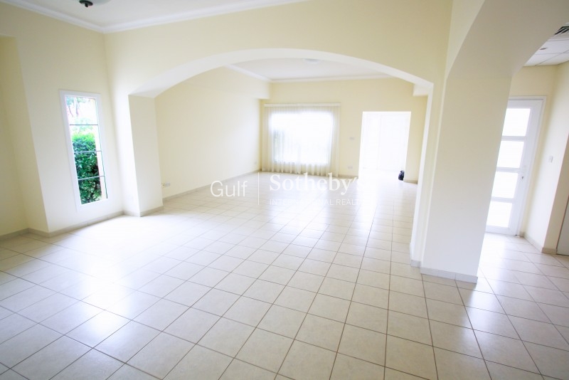 4 Bedroom Lake View With A Large Garden 