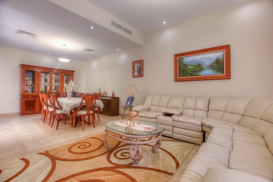 Middle Unit Townhouse With Park View