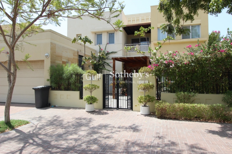 Fully Upgraded 5br Villa On A Large Plot