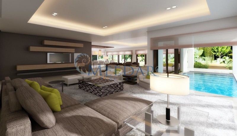 Luxury Villa With 5br Available For Sale Located In Golf City.