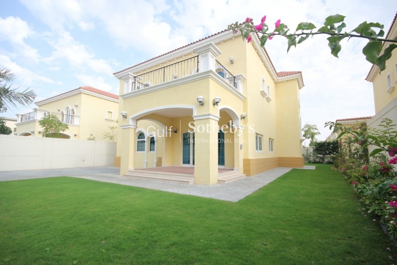 Immaculate 3 Bed Legacy Large Near Park