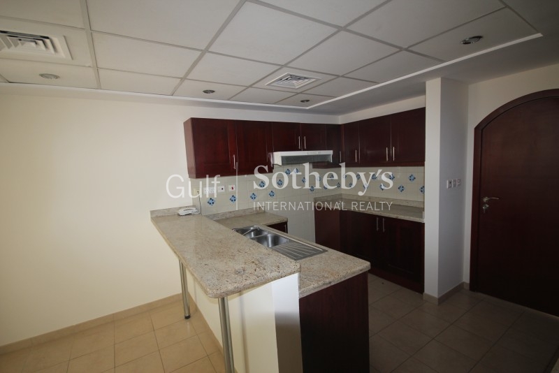 Marina Residence High Floor 2 Bed Furnished To High Standard With Large Balcony Er R 8091