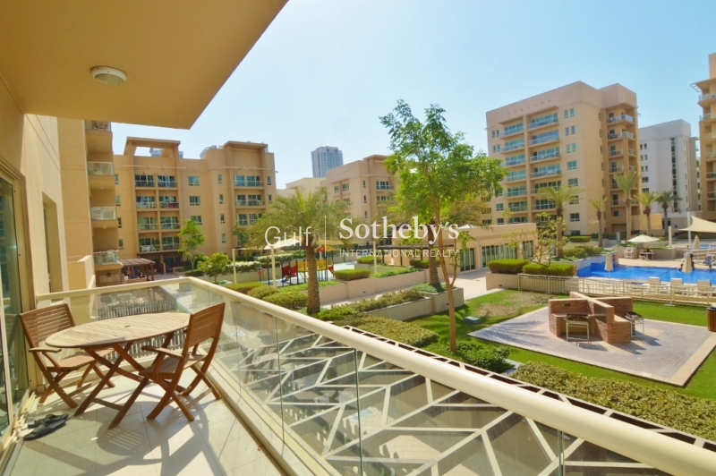 Bright Furnished Two Bedroom In Greens