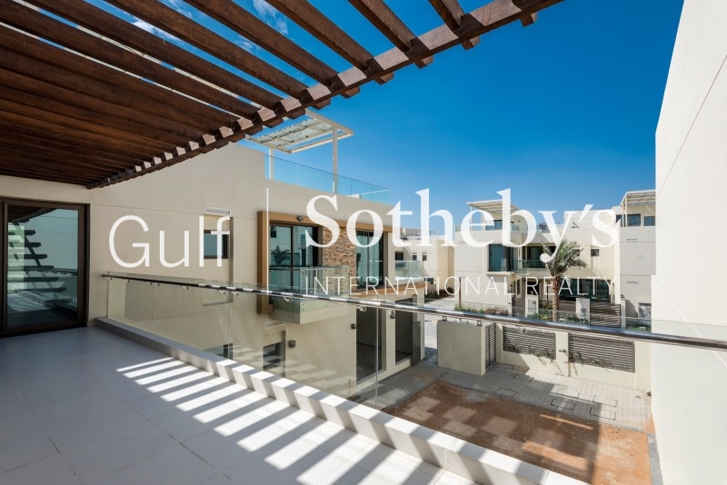 Sea View - 2 Bedroom - Mid Floor - Vacant