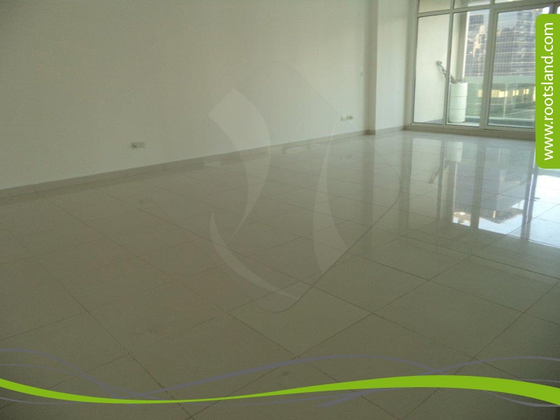 Spacious Apartment With Lake View Ready To Move In