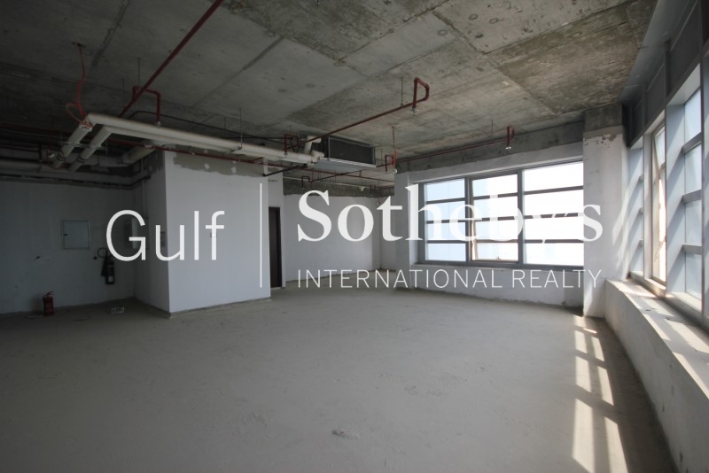 Vacant 2 Bed Golf Course View Immaculate