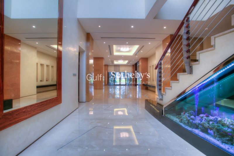 Price Reduced! Great Investment Opportunity In Palm Tower!