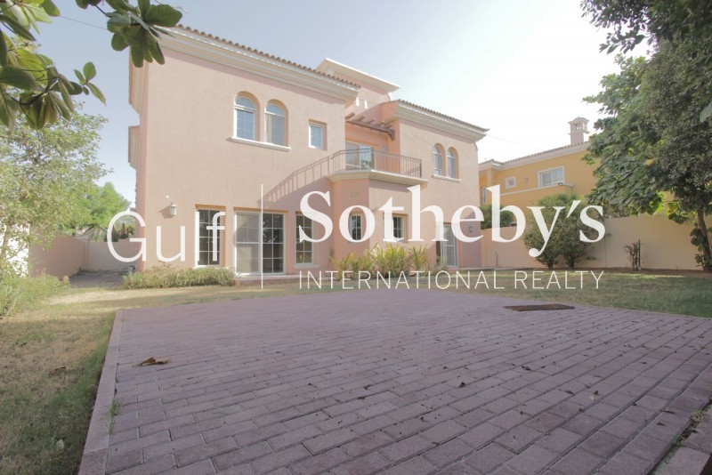 Exceptional Contemporary Home With Panoramic Views 
