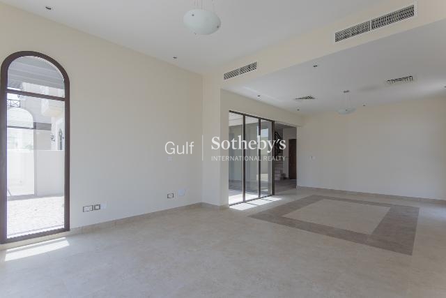 Three Bedroom With Maid'S In Burj Daman, Dubai
