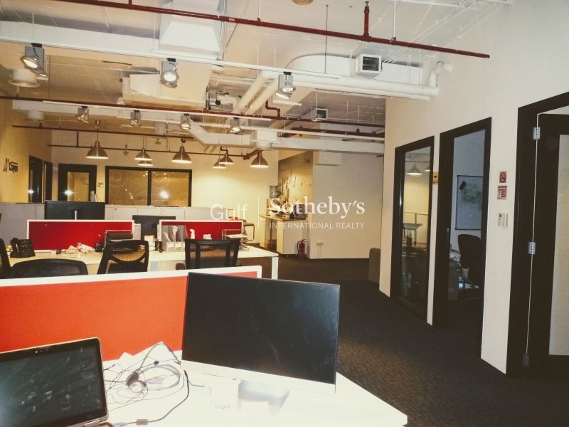 Beautiful Fitted Office With Partitions 