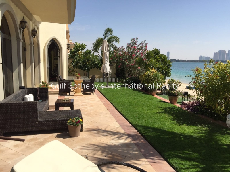 Great Price 4br Atrium Entry Garden Home