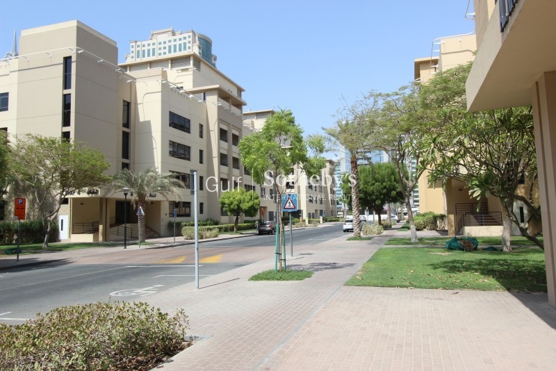 Huge 2 Bed, Executive Towers, Business Bay 150,000 Aed Er R 12333