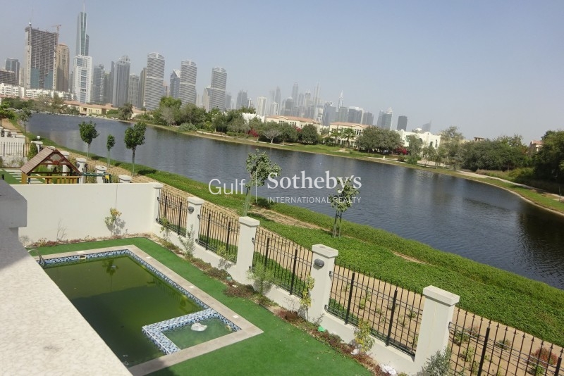 Immaculate Lake View 5 Bedroom with Pool