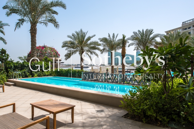 Upgraded E1 Villa Backing Onto The Park