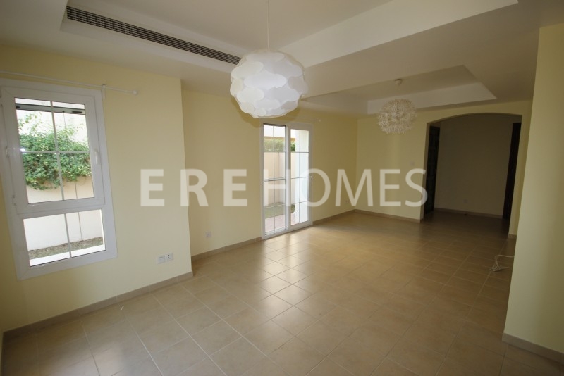 Price Reduced Vacant Type 6, Private Pool, 4 Bed For Sale. Er S 4342
