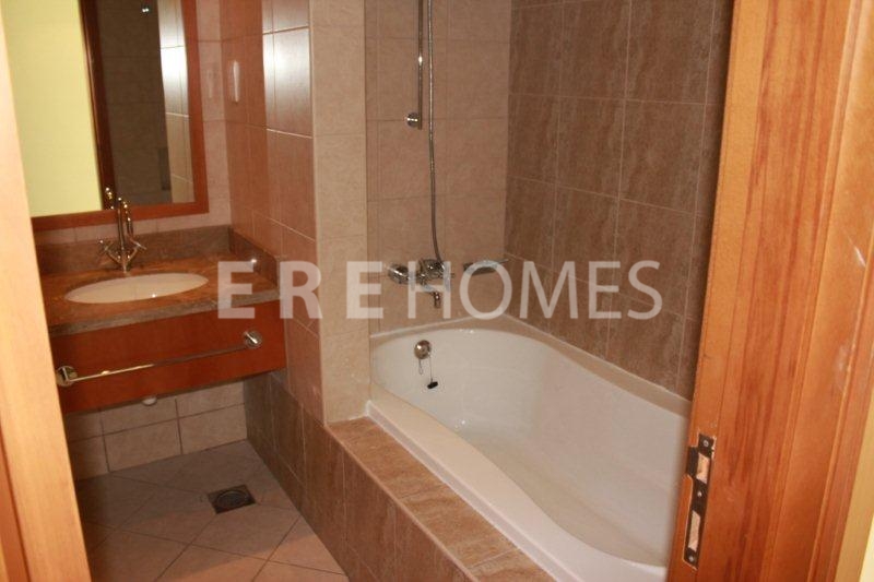 Stunning 2 Bed, 2 Bath Apartment To Rent. High Floor With Breathtaking Views. Parking Included. Free Access To Gym And Pool. Er R 9364