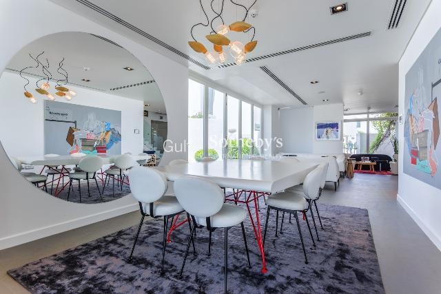 Just Reduced-Upgraded Villa Acacia Avenue