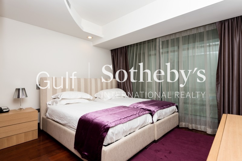 Brand New Apartment With Marina Views