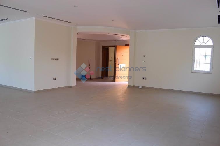 Beautiful Landscaped And Swimming Pool 5 Bedroom Legacy Villa In Jumeirah Park-