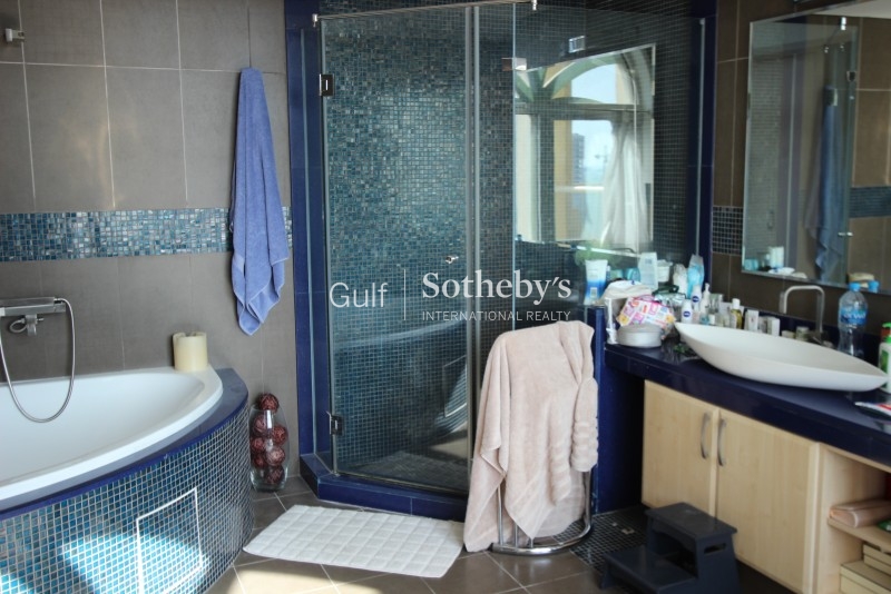 Fitted Office With Partitions In Al Barsha