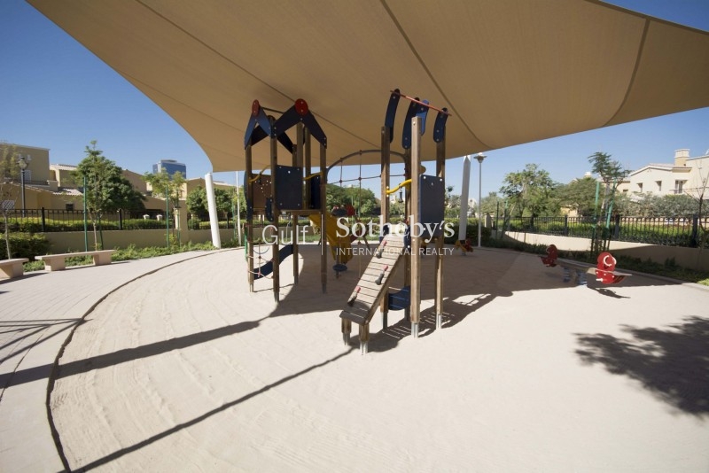 2 Br Golf Course Facing In The Fairways 