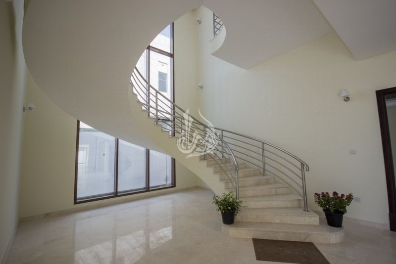 Great Quality and Huge 5 BR Villa in Meydan