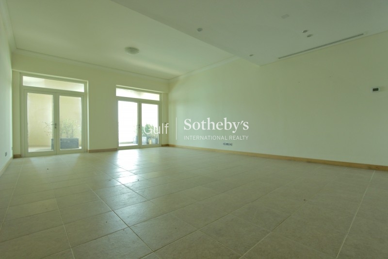 Excellent Location Mediterrean Style Overlooking Parkland In A Popular District Er S 3217