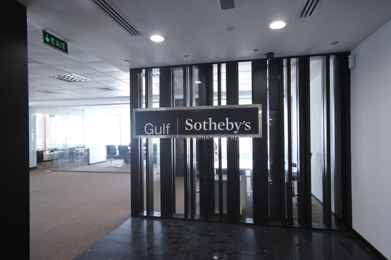 Duplex Penthouse Upgraded 4 Bed Golden Mile