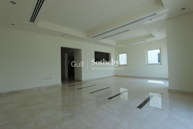 Emirates Hills Villa With Full Golf Course View