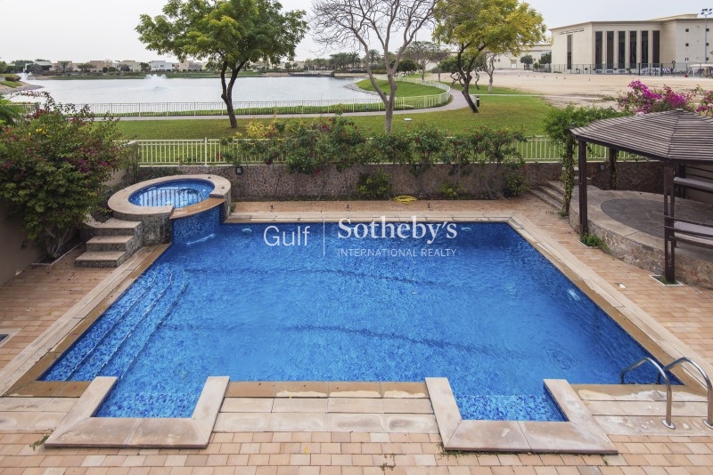 Meadows-Upgraded 5br Villa-Lake View