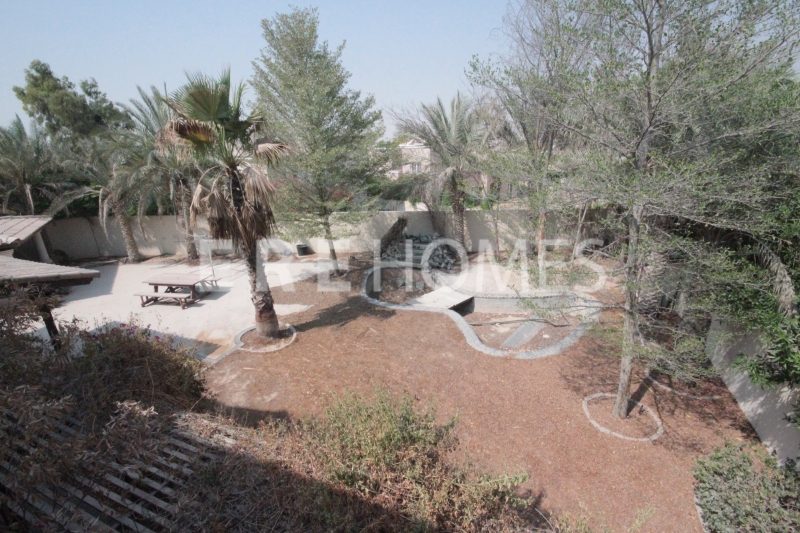 Great Golf Course Views From This Large 5 Bedroom Villa