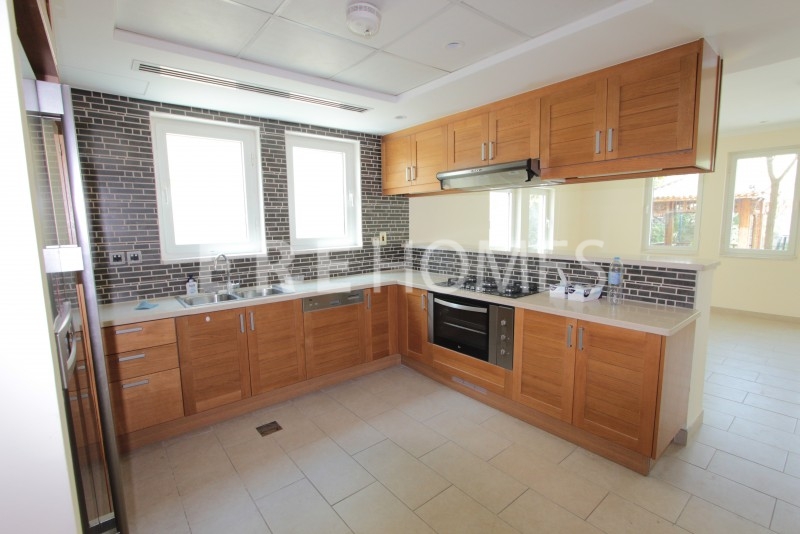 Spacious 2 Bedroom, Mag 218, Dubai Marina, Available Now Er R 9887