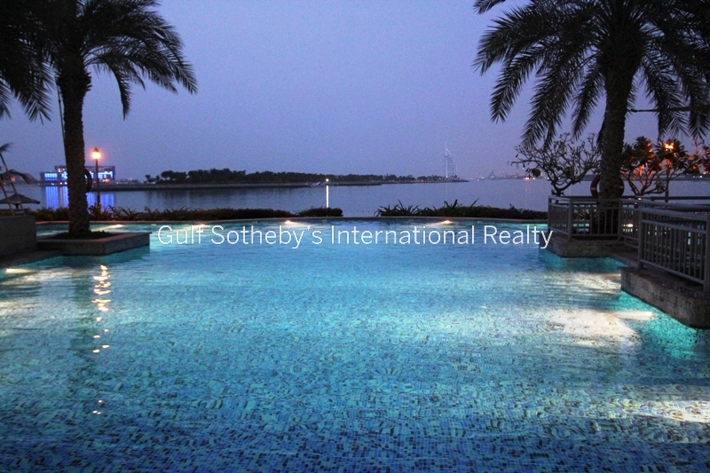 Casa Large Corner Plot Close To Pool And Park Er R 12802