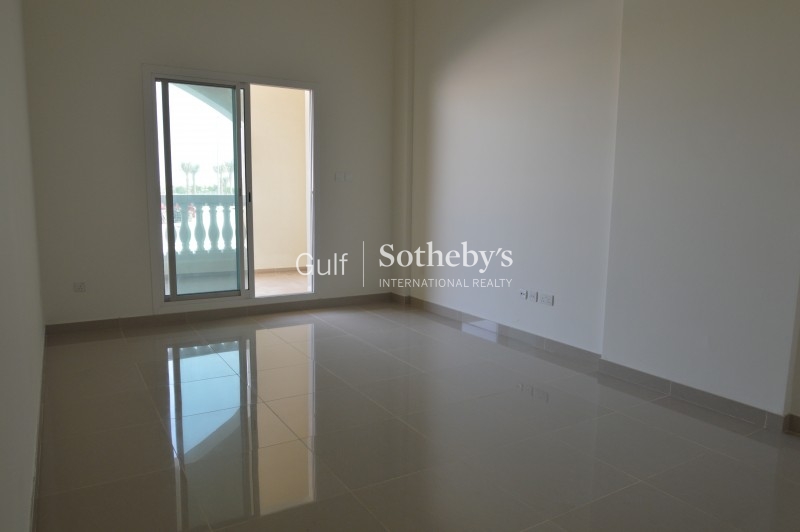 Alvorada Five Bed Plus Maids Opposite Pool 