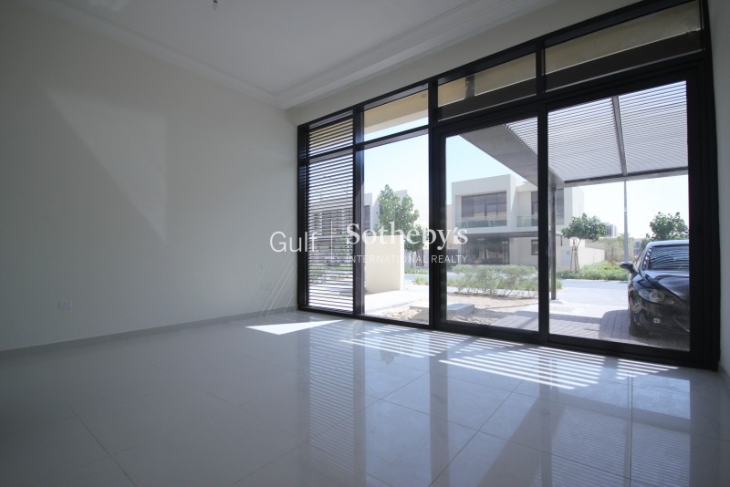 Independent Corner Plot 5 Bedroom Akoya