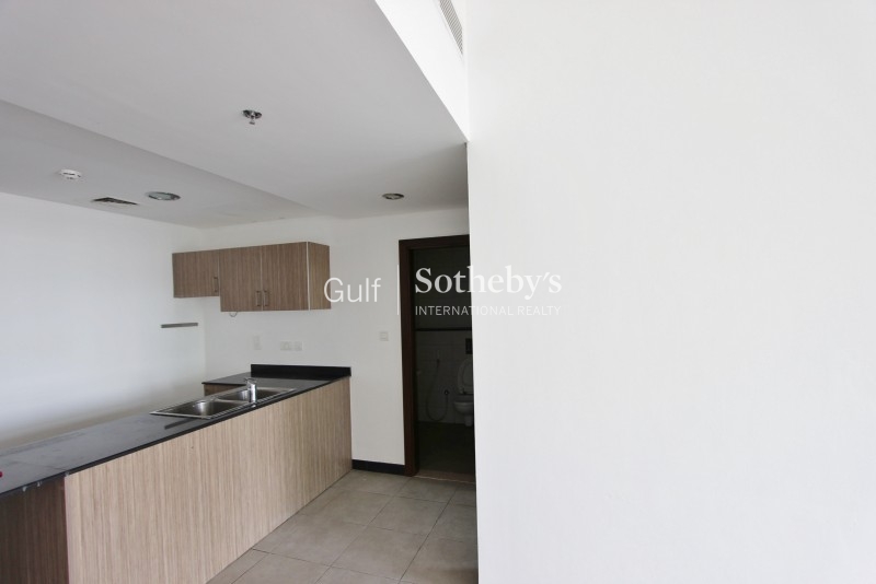 Fabulous 2 Bed At Prestigious Tower