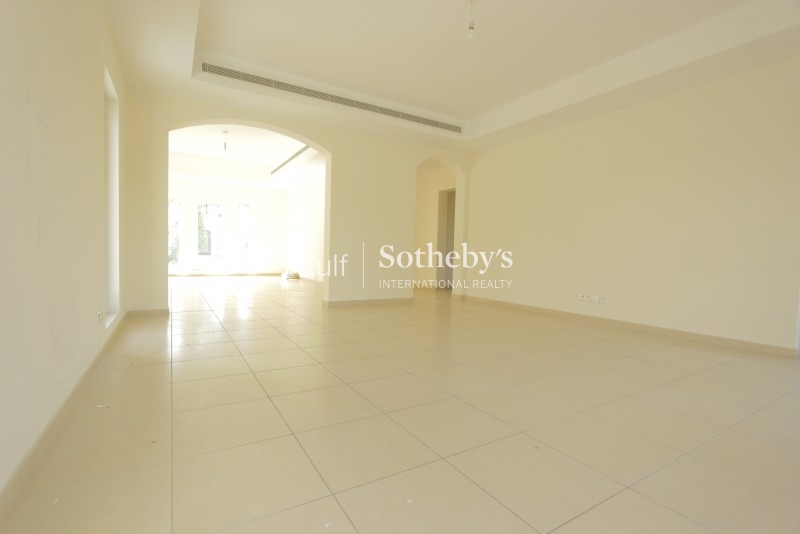 Marina Facing Brand New 2 Bed In West Ave On Higher Floor With Modern Decor And High Specification Finish. Er S 5765
