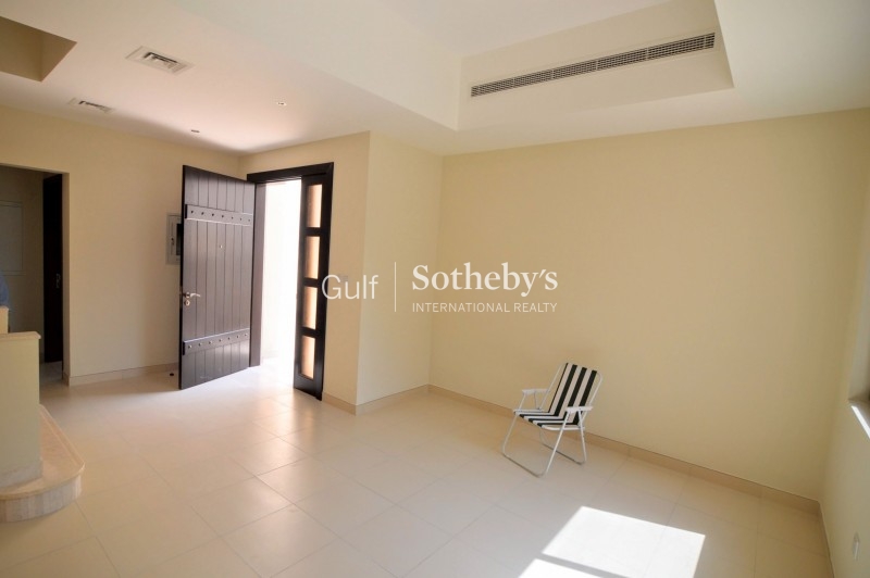 Rare To The Market This Beautiful Canal Villa In The Views Er S 7437