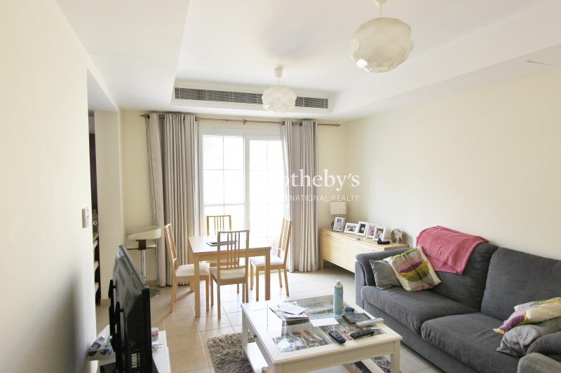 Discreet 2 Bedroom Plus Study In Al Reem 2