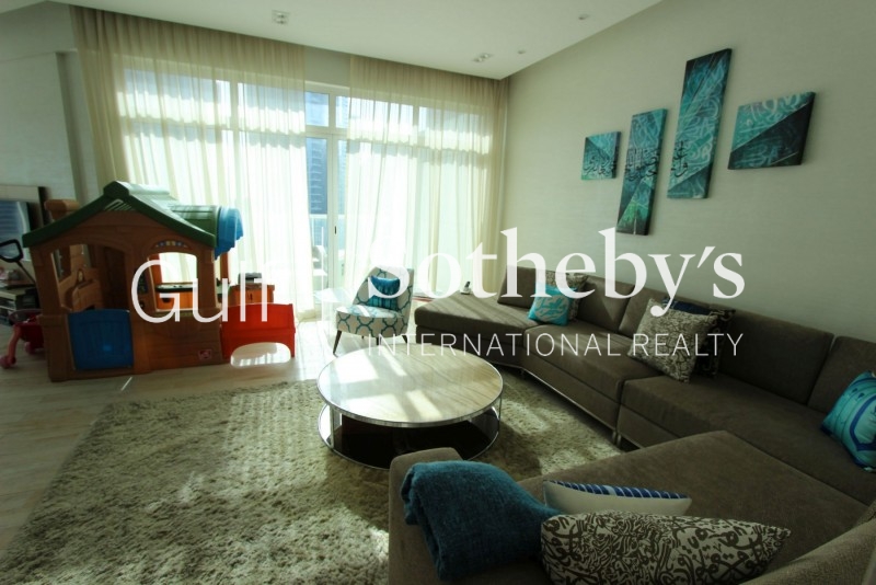 Rare Top Floor Two Dble B Apartment