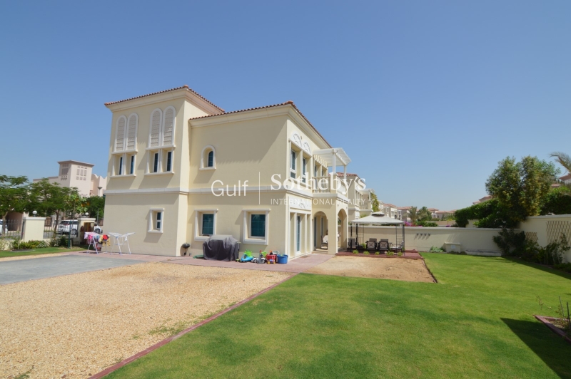 Two Bedroom Plus Maid With Lake View