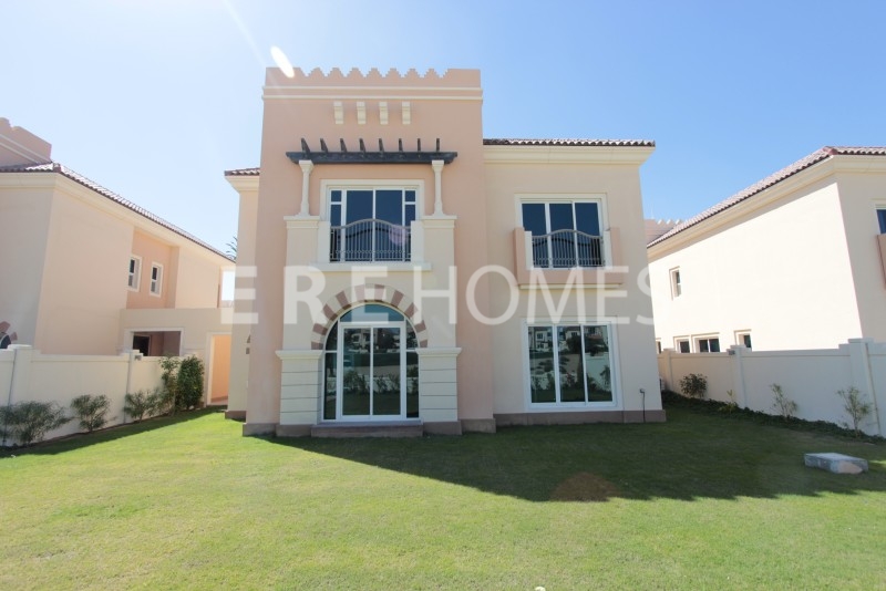 Stunning 5 Bed Villa With Golf Course Views Er R 11212