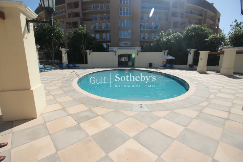 Full Golf Course View.. 1 Bed, 1.5 Bath.. Fairways East.. 115k Er-R-10162