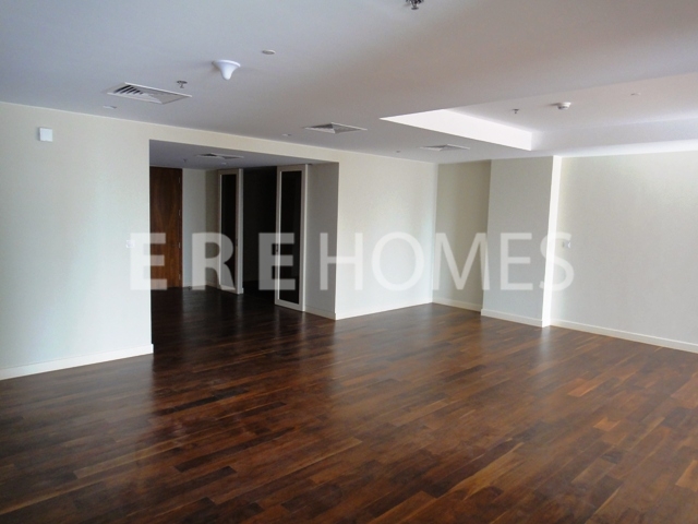 Showroom Condition Upgraded Plus Study 3 Bedroom 