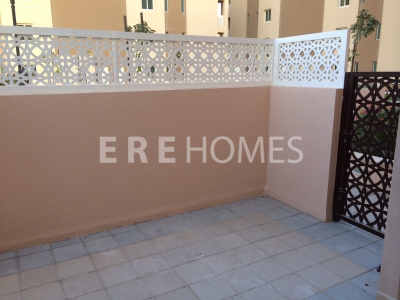 2 Bed, Private Garden, 4 Cheques, Last Unit!! Er R 10871
