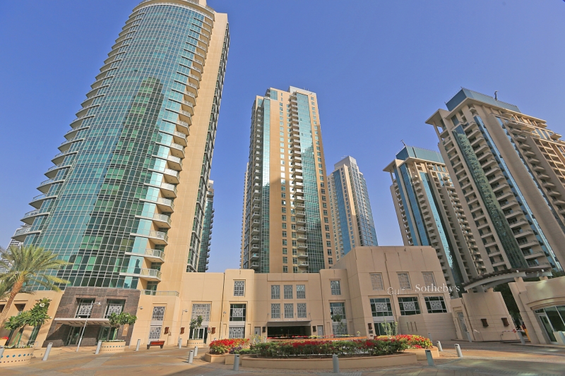Large 2 Bedroom With Skyline View From All Rooms Er S 7456